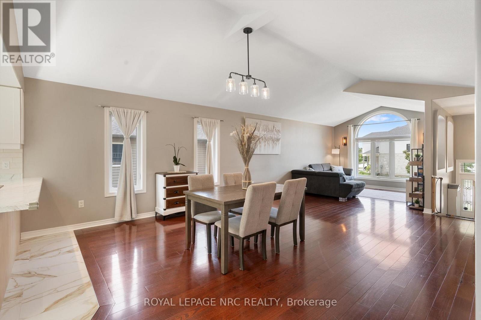 












346 CLARE AVENUE

,
Welland (Prince Charles),




Ontario
L3C5R2

