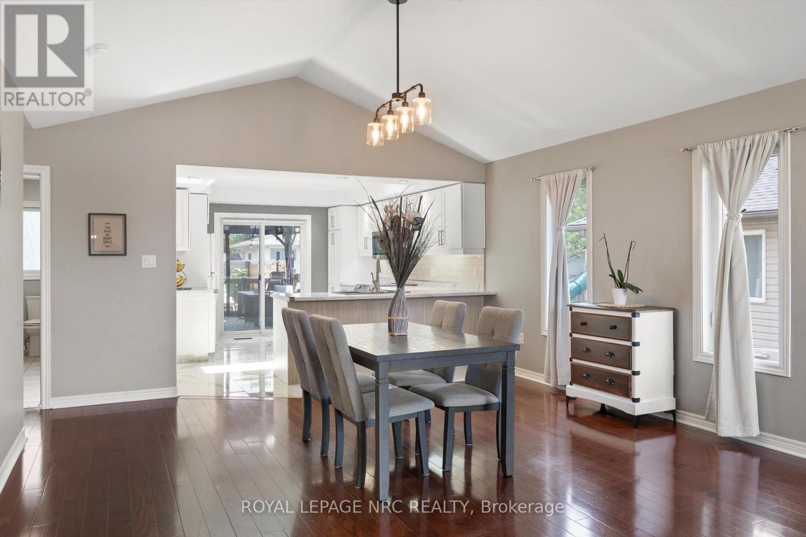 












346 CLARE AVENUE

,
Welland (Prince Charles),




Ontario
L3C5R2

