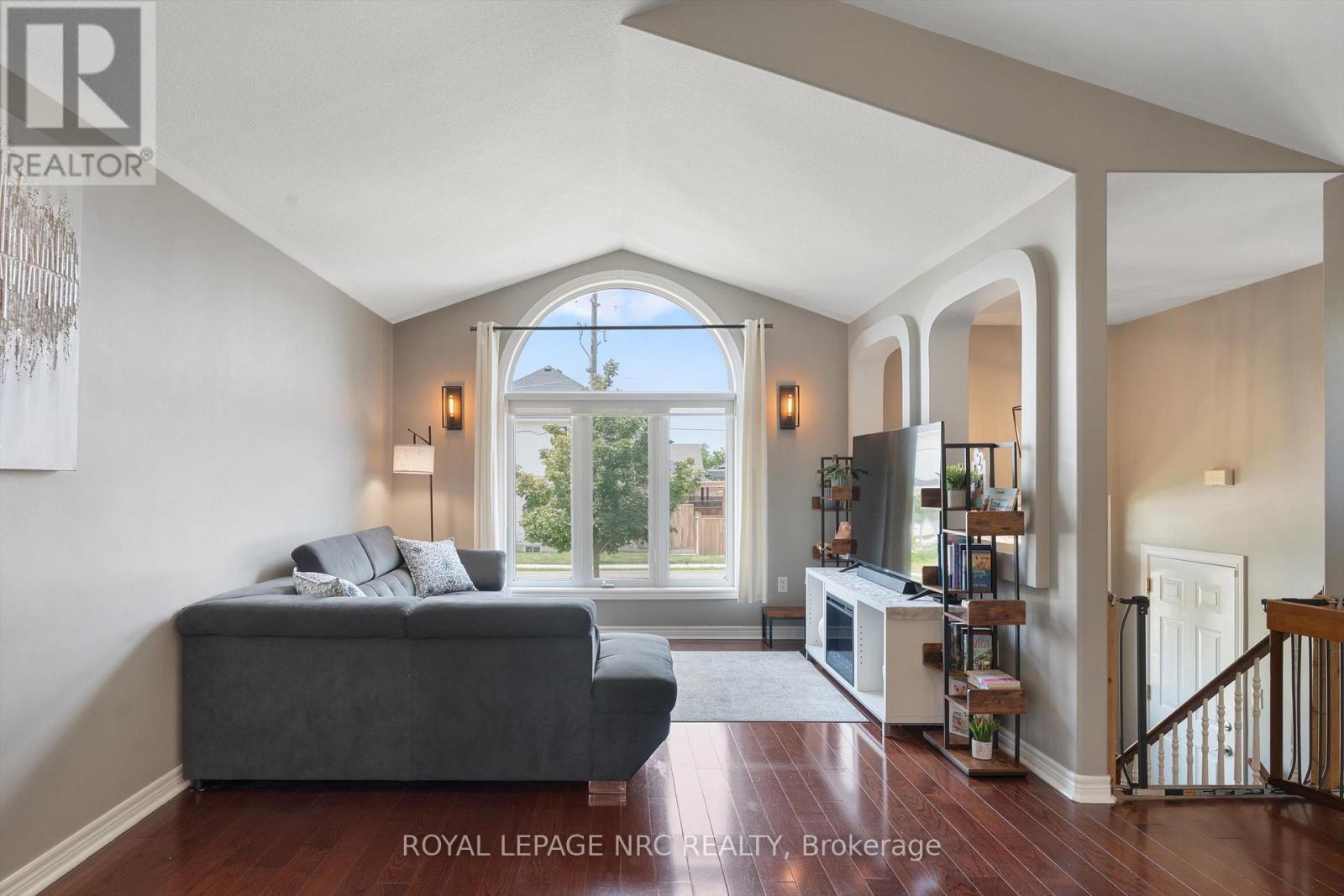 












346 CLARE AVENUE

,
Welland (Prince Charles),




Ontario
L3C5R2

