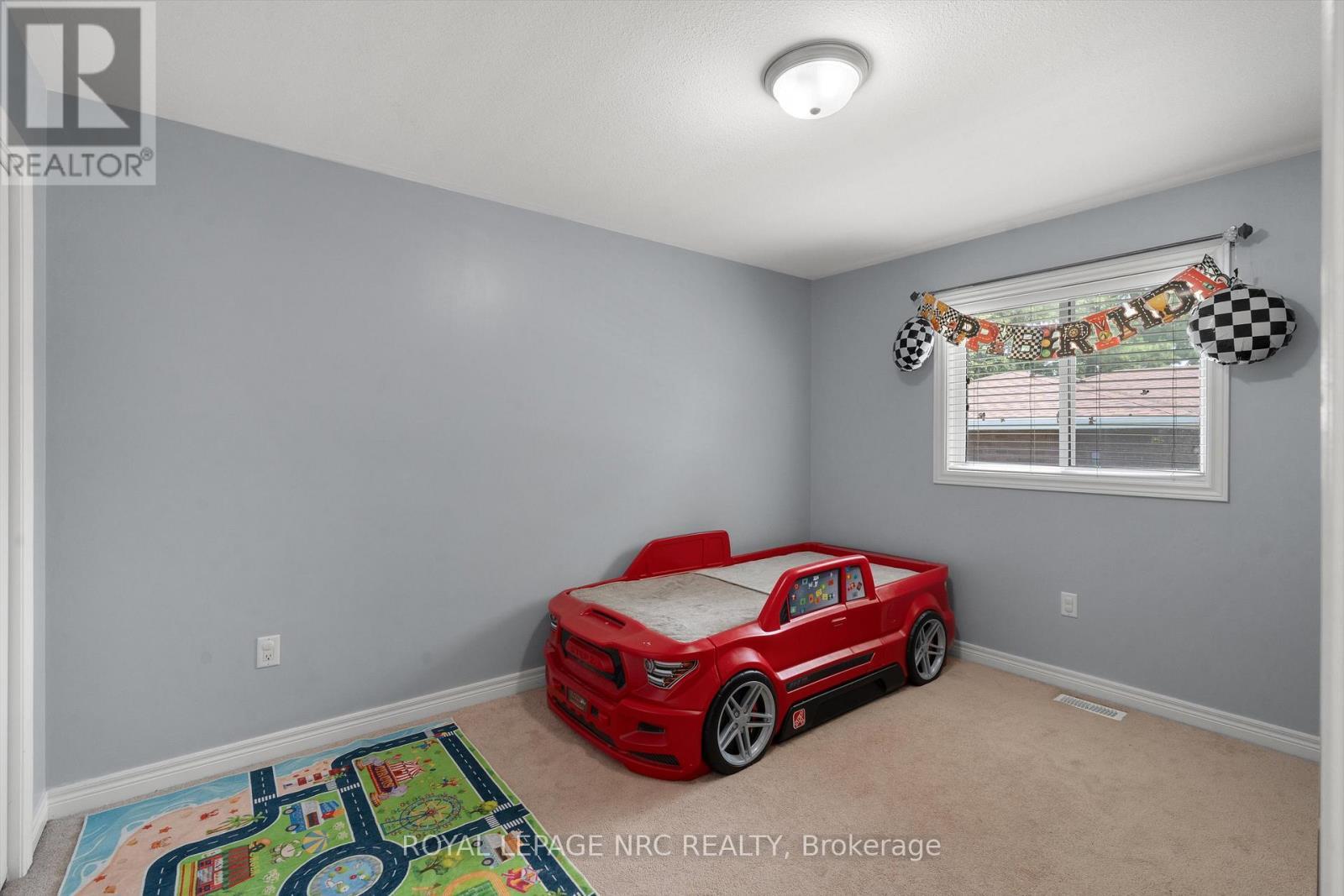 












346 CLARE AVENUE

,
Welland (Prince Charles),




Ontario
L3C5R2

