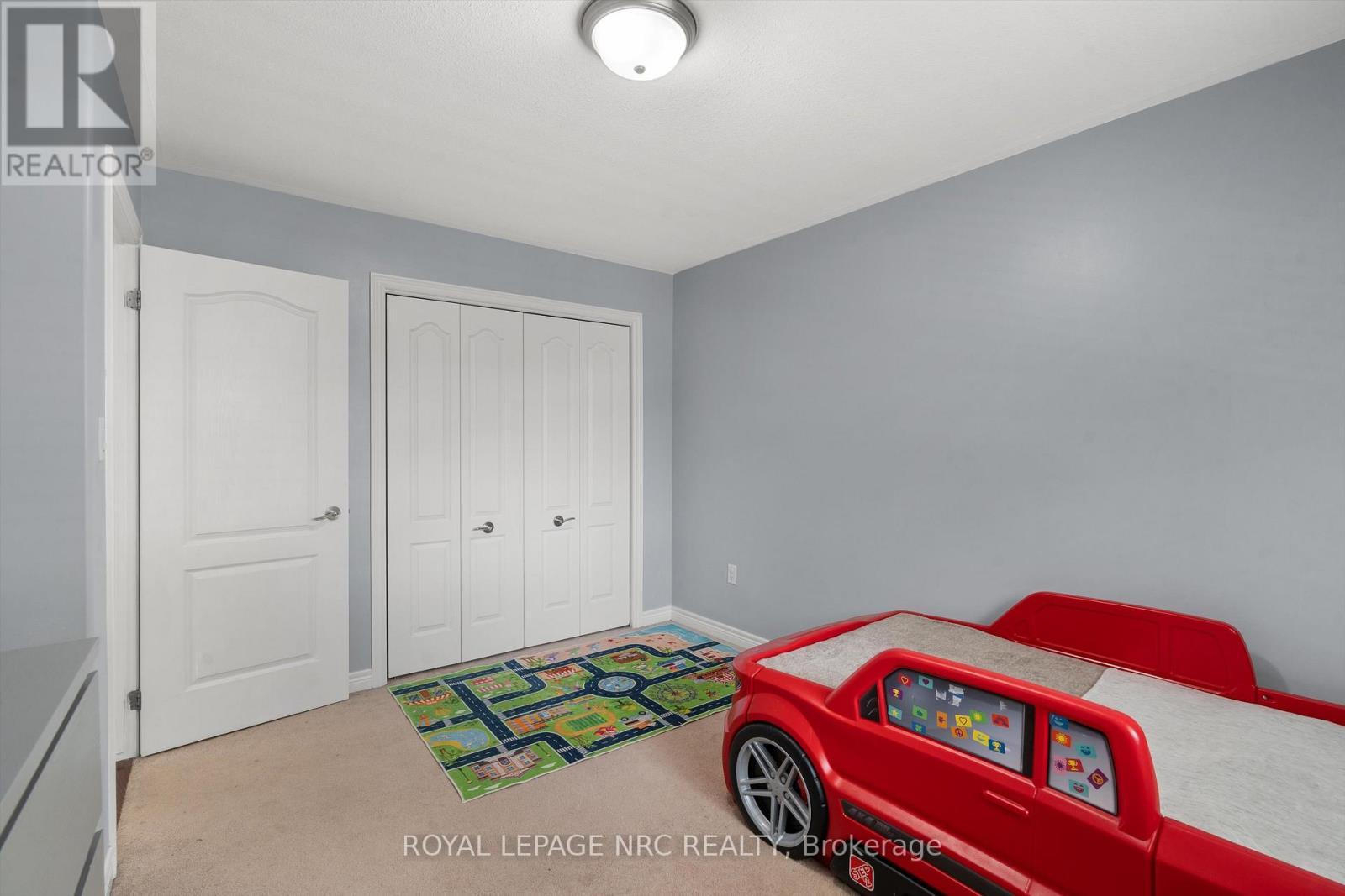 












346 CLARE AVENUE

,
Welland (Prince Charles),




Ontario
L3C5R2

