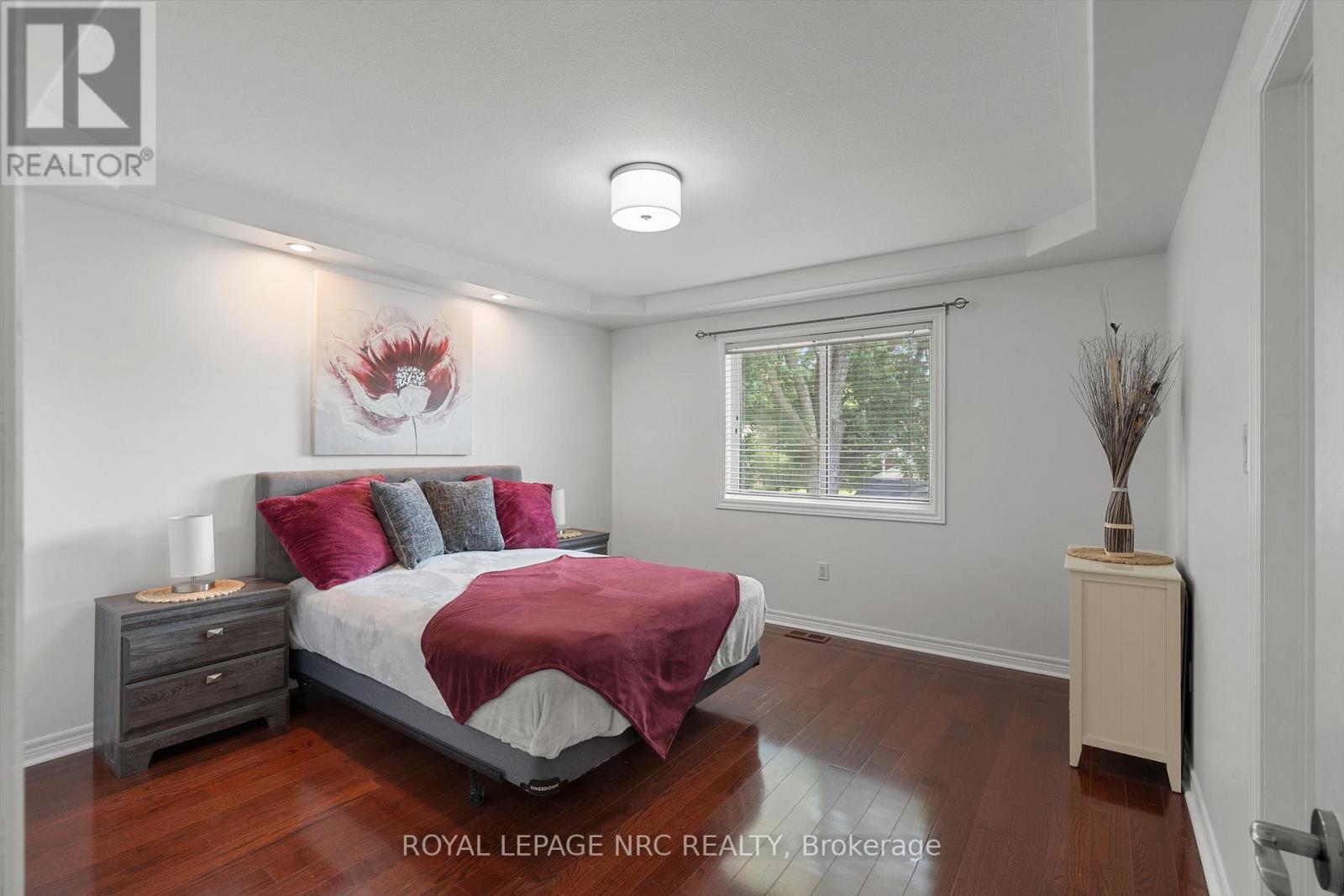 












346 CLARE AVENUE

,
Welland (Prince Charles),




Ontario
L3C5R2

