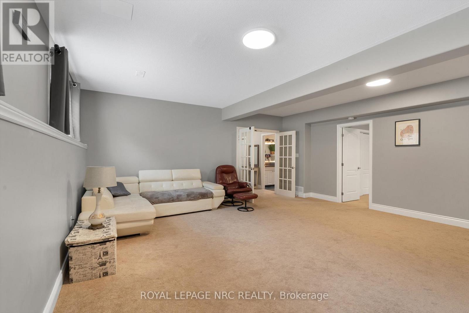 












346 CLARE AVENUE

,
Welland (Prince Charles),




Ontario
L3C5R2

