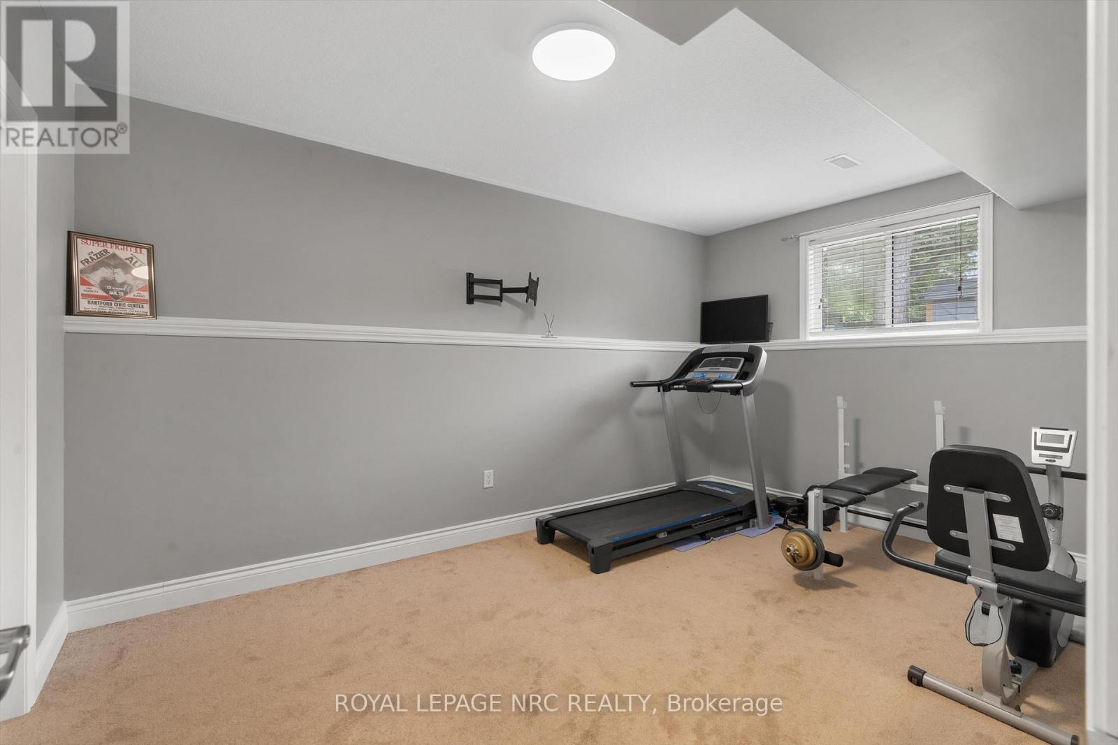












346 CLARE AVENUE

,
Welland (Prince Charles),




Ontario
L3C5R2

