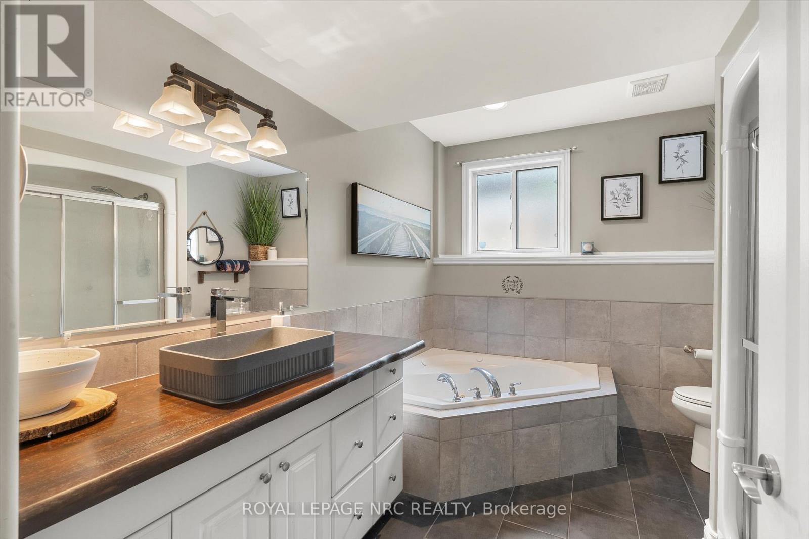 












346 CLARE AVENUE

,
Welland (Prince Charles),




Ontario
L3C5R2

