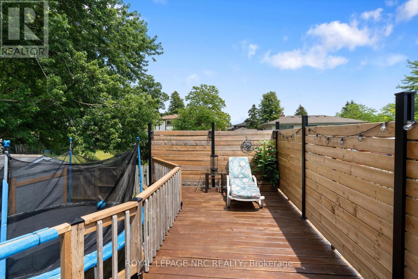 












346 CLARE AVENUE

,
Welland (Prince Charles),




Ontario
L3C5R2

