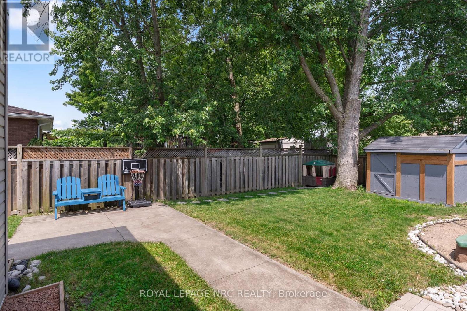 












346 CLARE AVENUE

,
Welland (Prince Charles),




Ontario
L3C5R2

