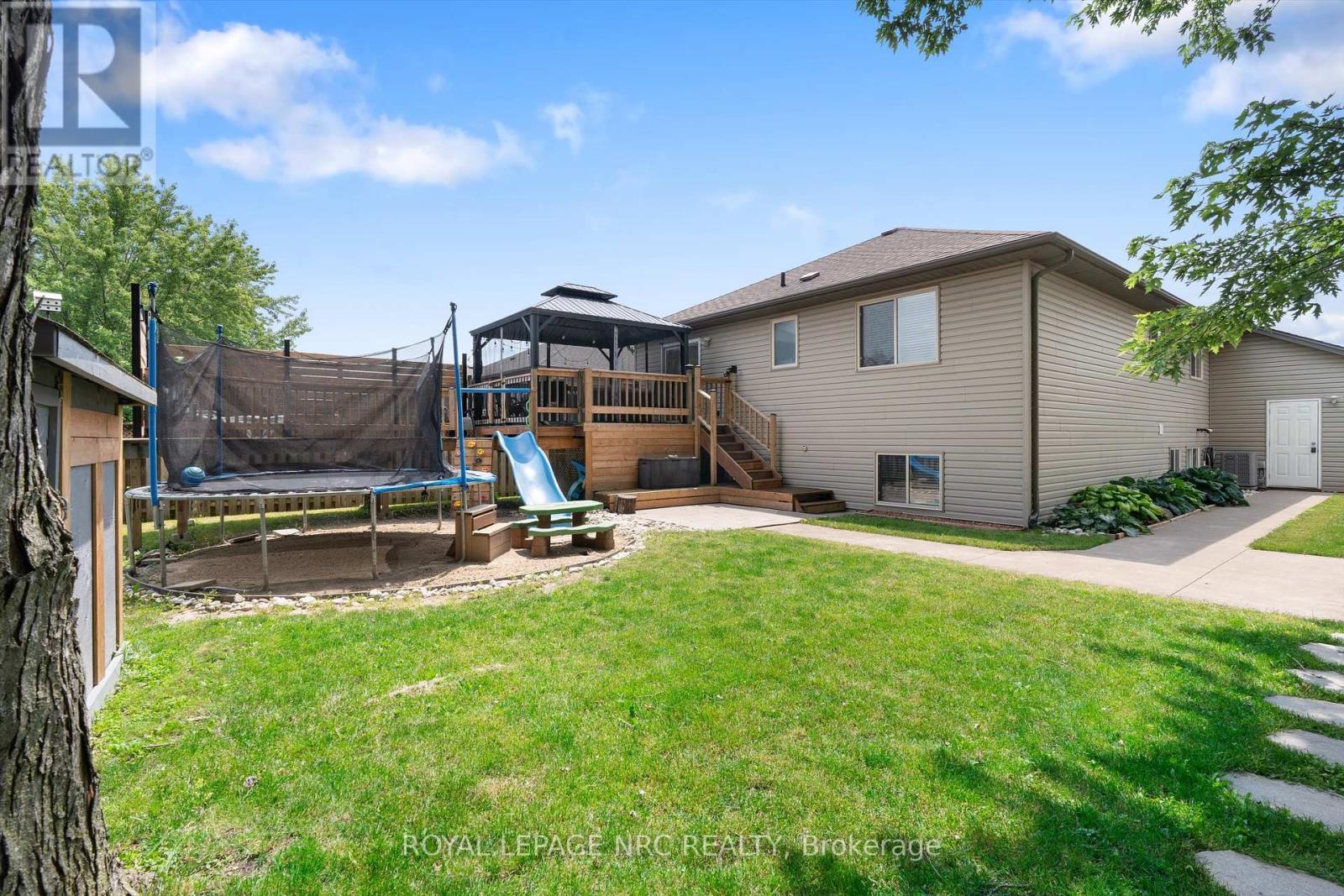












346 CLARE AVENUE

,
Welland (Prince Charles),




Ontario
L3C5R2

