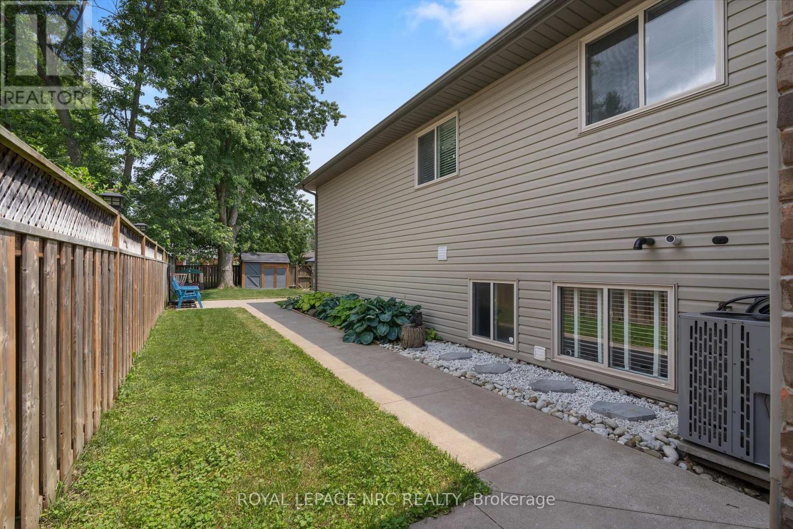 












346 CLARE AVENUE

,
Welland (Prince Charles),




Ontario
L3C5R2

