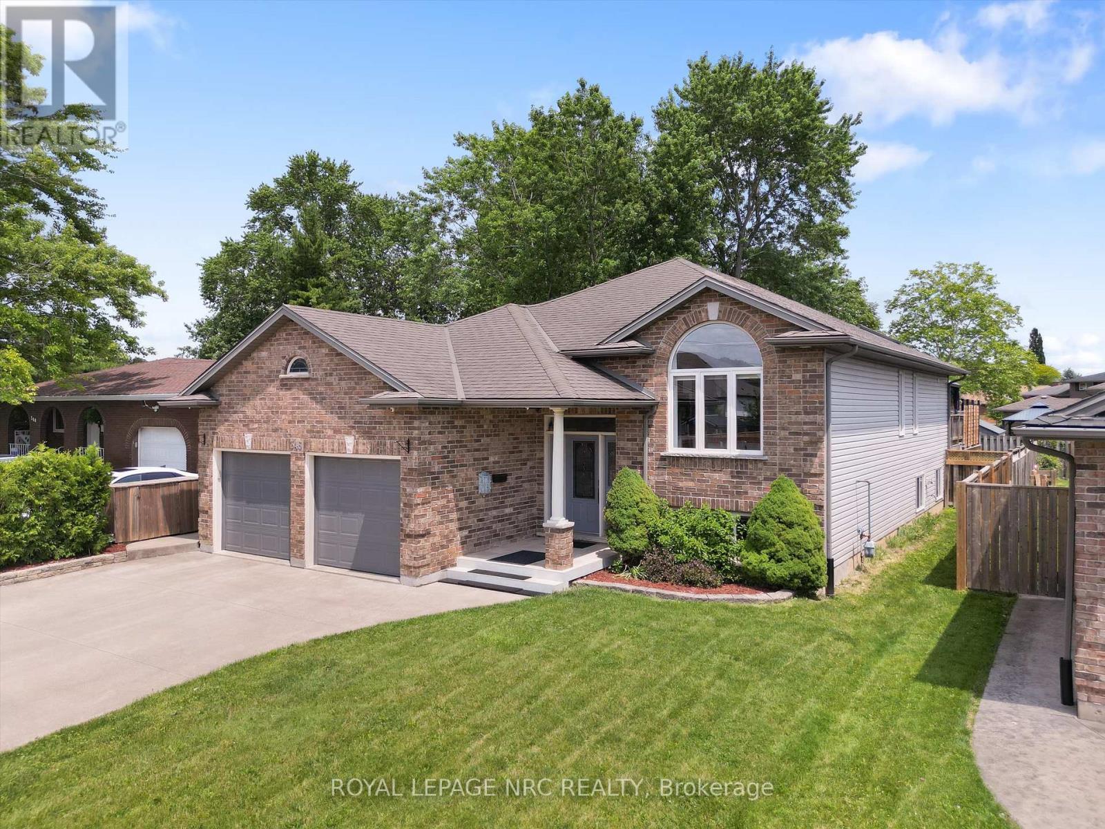 












346 CLARE AVENUE

,
Welland (Prince Charles),




Ontario
L3C5R2

