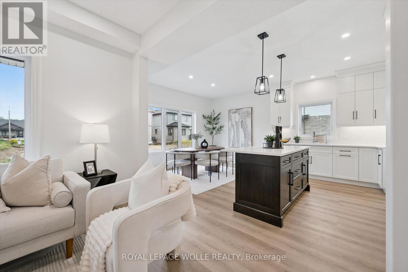 












44 WEYMOUTH STREET

,
Woolwich,




Ontario
N3B0G3

