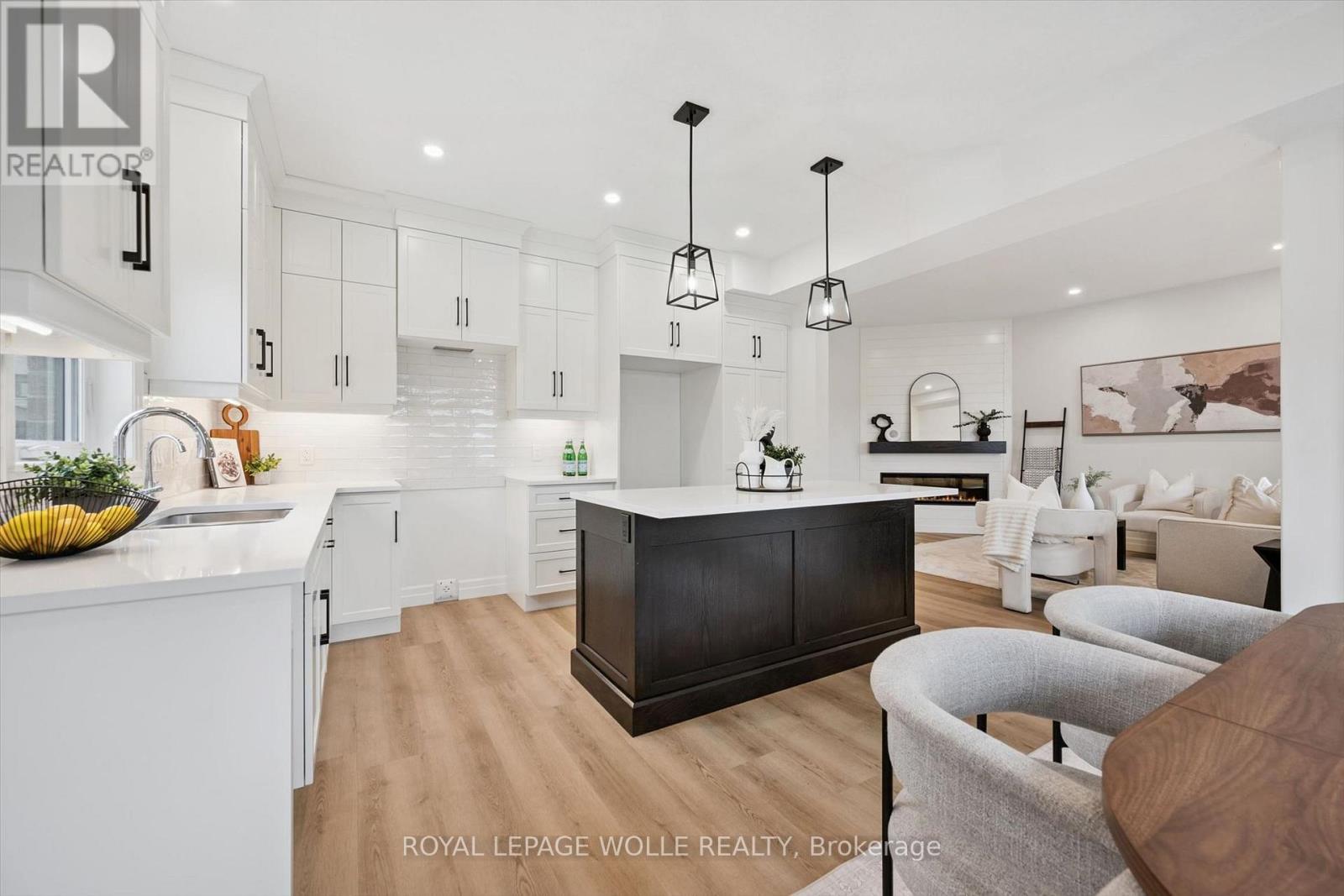 












44 WEYMOUTH STREET

,
Woolwich,




Ontario
N3B0G3

