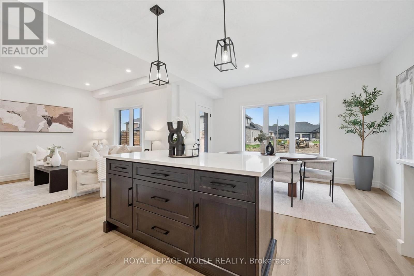












44 WEYMOUTH STREET

,
Woolwich,




Ontario
N3B0G3

