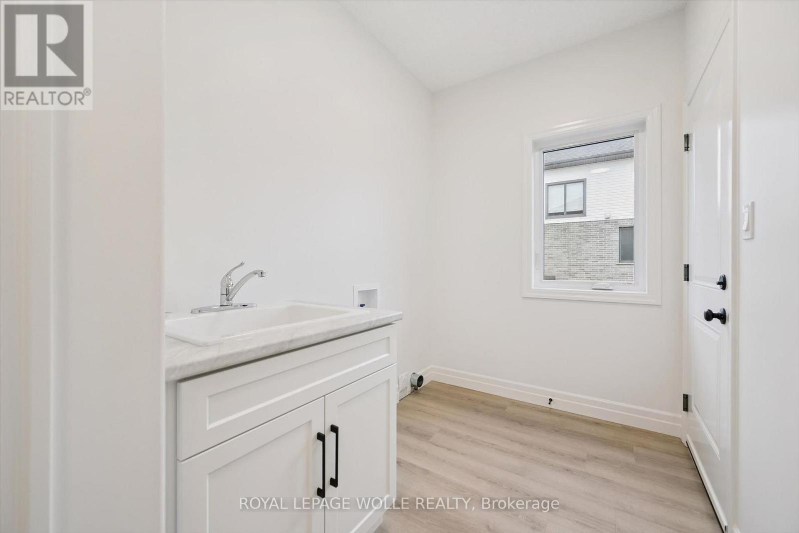 












44 WEYMOUTH STREET

,
Woolwich,




Ontario
N3B0G3

