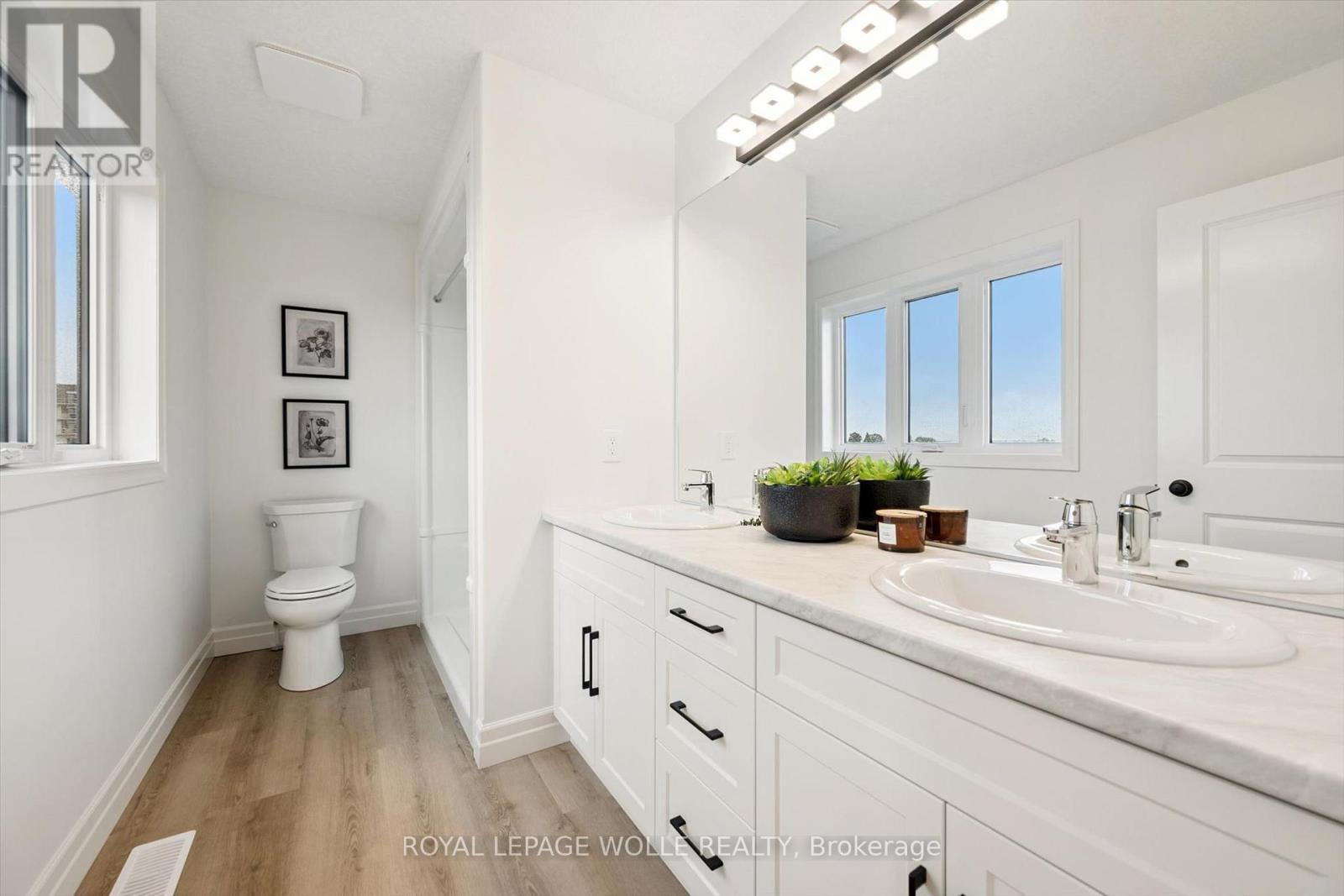 












44 WEYMOUTH STREET

,
Woolwich,




Ontario
N3B0G3

