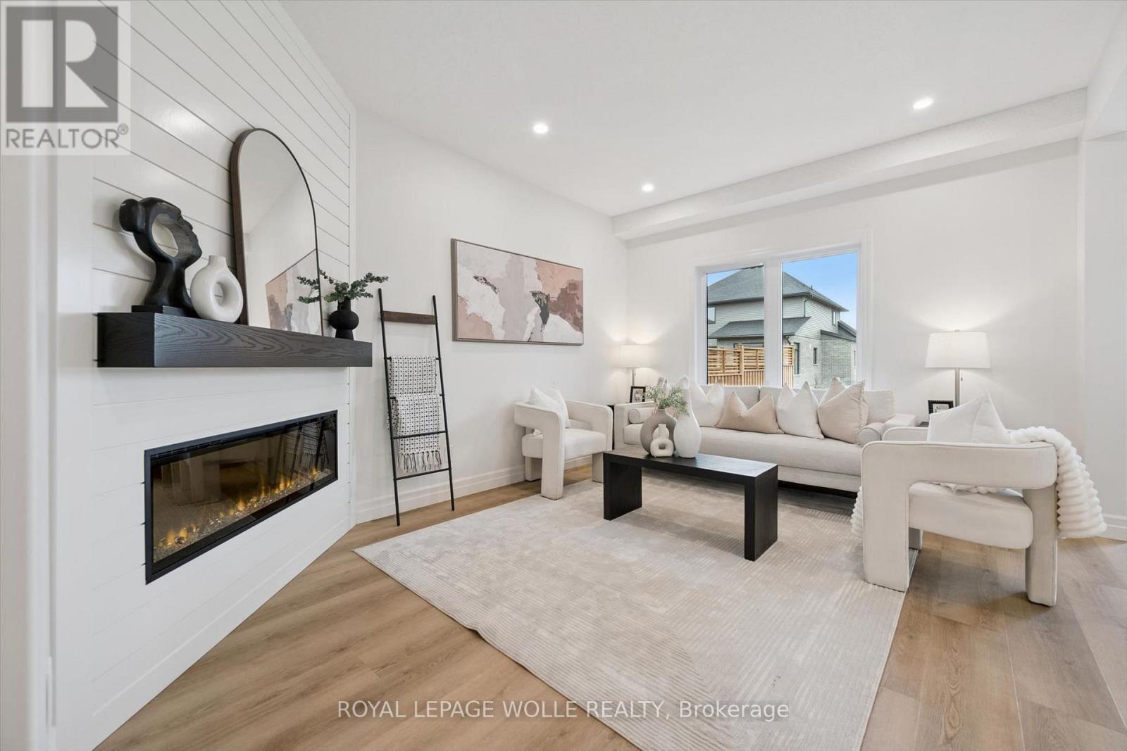 












44 WEYMOUTH STREET

,
Woolwich,




Ontario
N3B0G3

