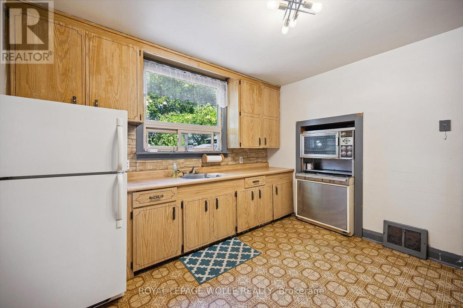 












334 BLUCHER BOULEVARD

,
Kitchener,




Ontario
N2H5V9


