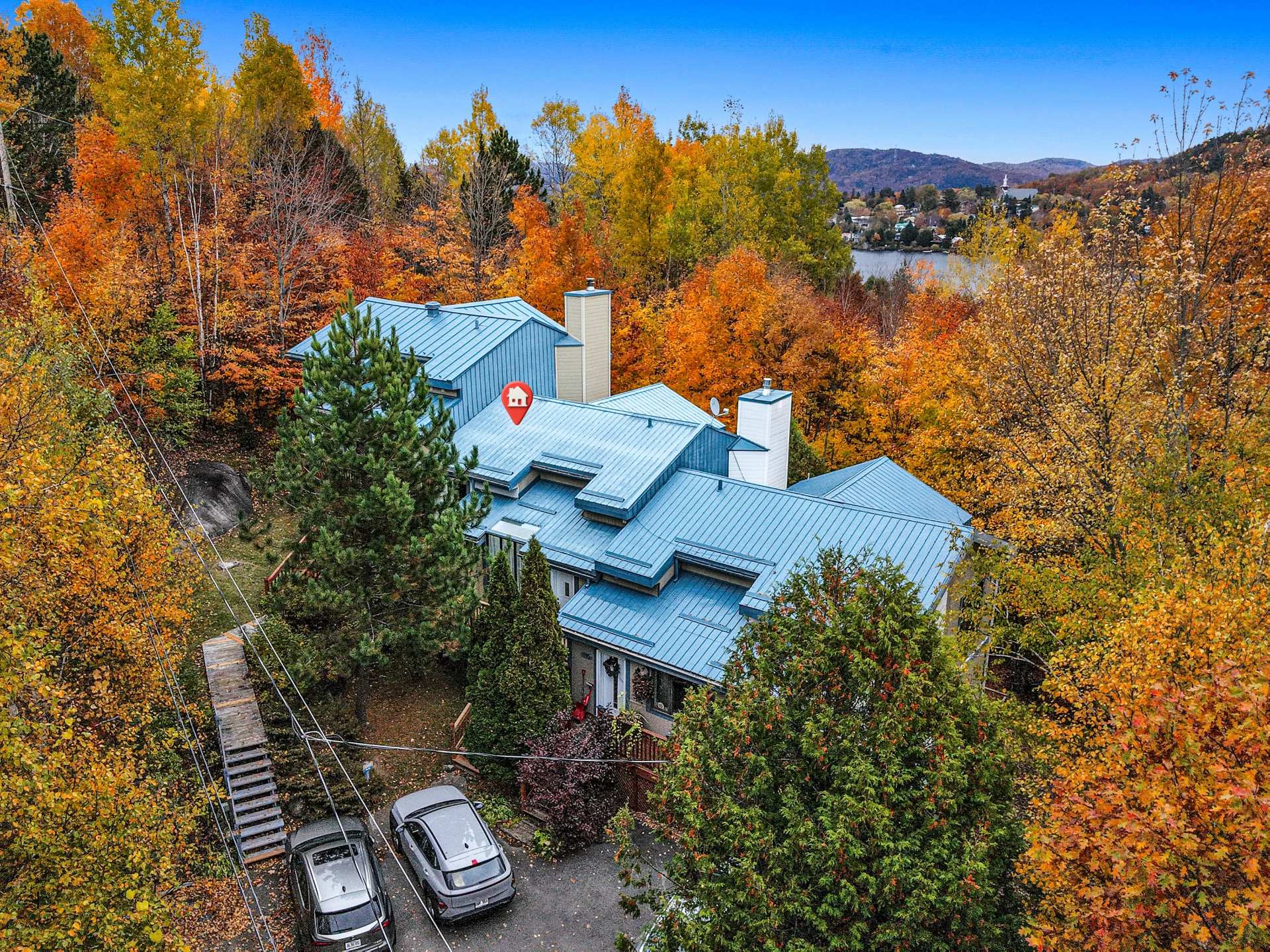 









1397


Rue du Bourg-du-Lac

,
Sainte-Adèle,




QC
J8B3A2

