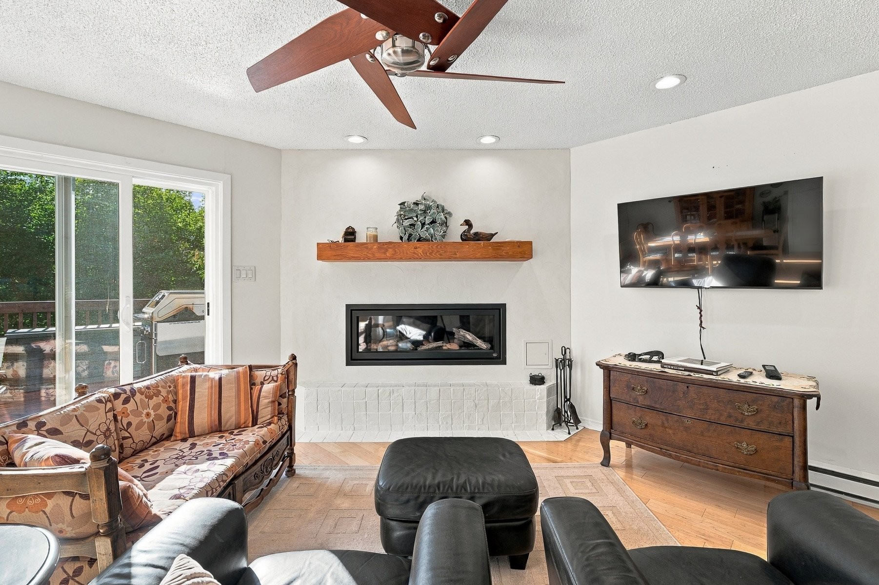 









1397


Rue du Bourg-du-Lac

,
Sainte-Adèle,




QC
J8B3A2

