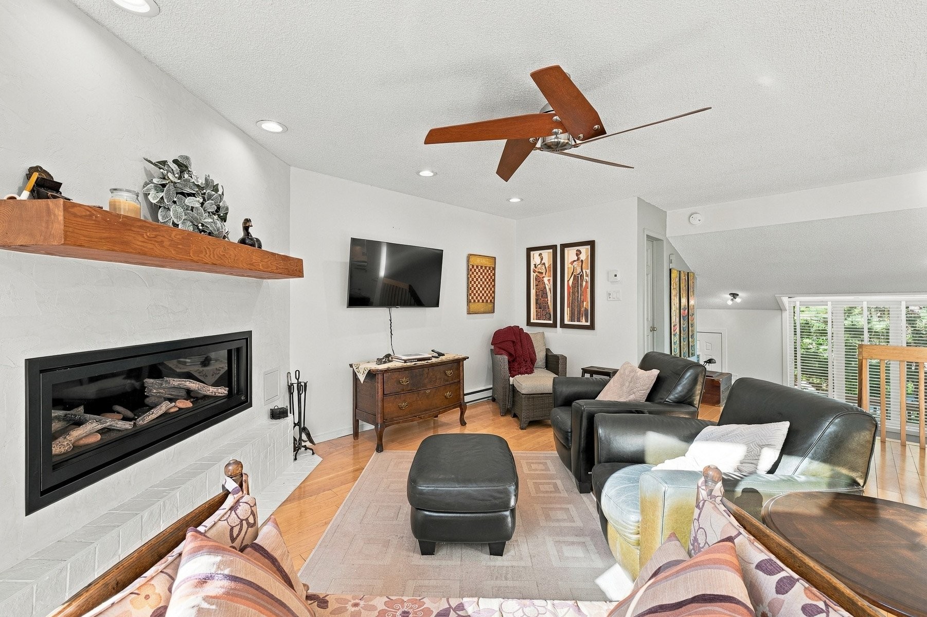 









1397


Rue du Bourg-du-Lac

,
Sainte-Adèle,




QC
J8B3A2

