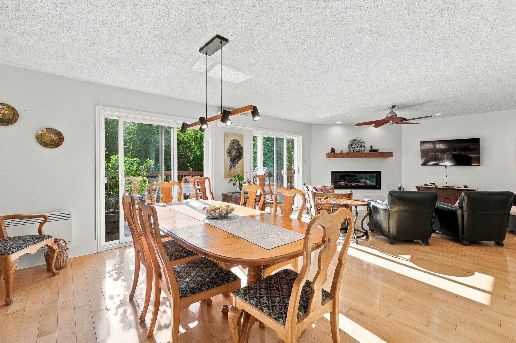 









1397


Rue du Bourg-du-Lac

,
Sainte-Adèle,




QC
J8B3A2

