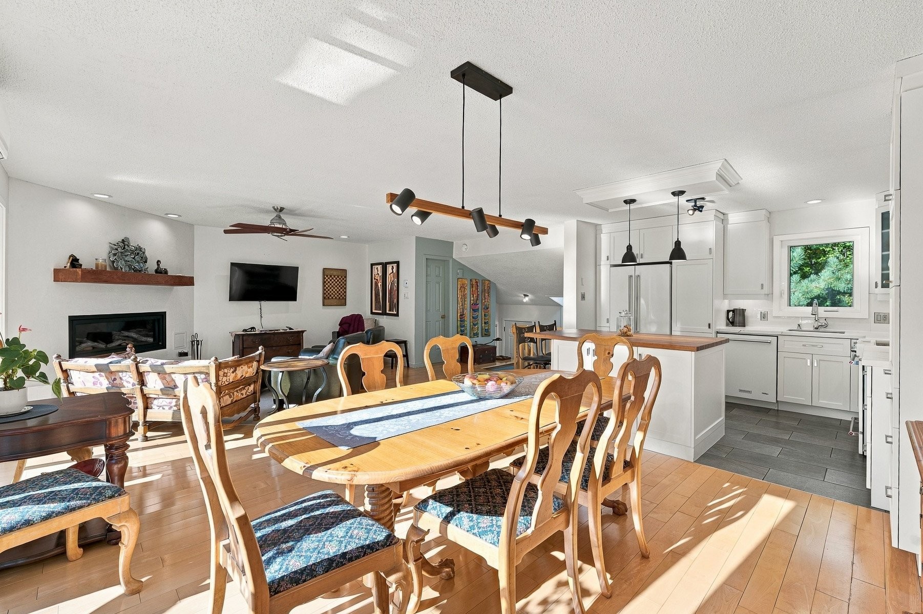 









1397


Rue du Bourg-du-Lac

,
Sainte-Adèle,




QC
J8B3A2

