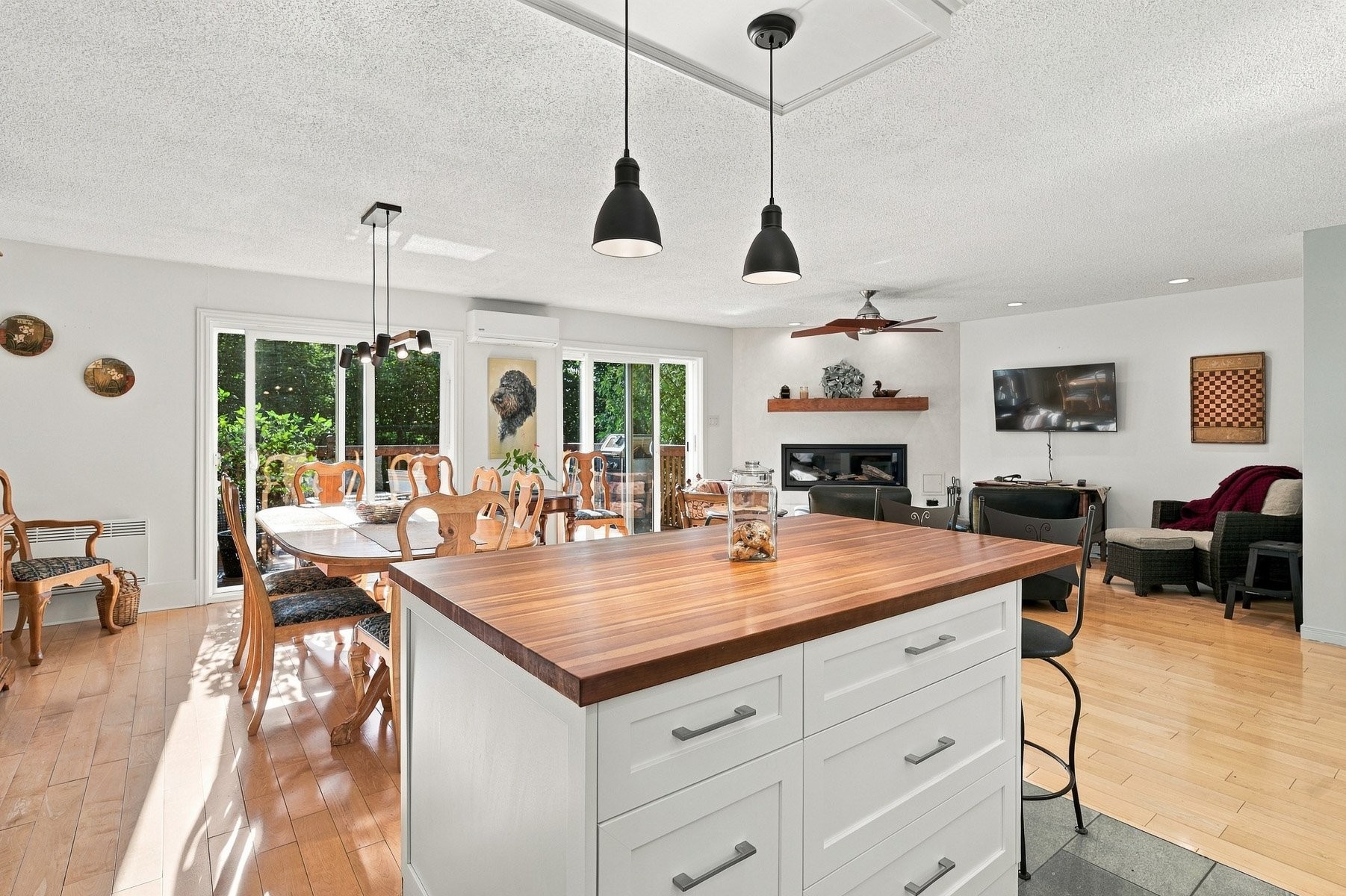 









1397


Rue du Bourg-du-Lac

,
Sainte-Adèle,




QC
J8B3A2

