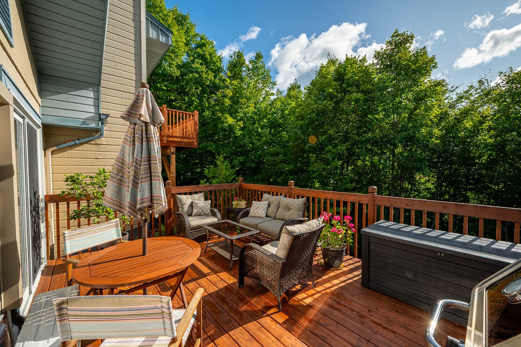









1397


Rue du Bourg-du-Lac

,
Sainte-Adèle,




QC
J8B3A2

