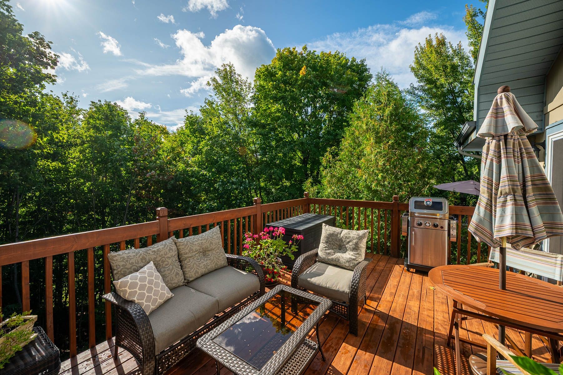 









1397


Rue du Bourg-du-Lac

,
Sainte-Adèle,




QC
J8B3A2

