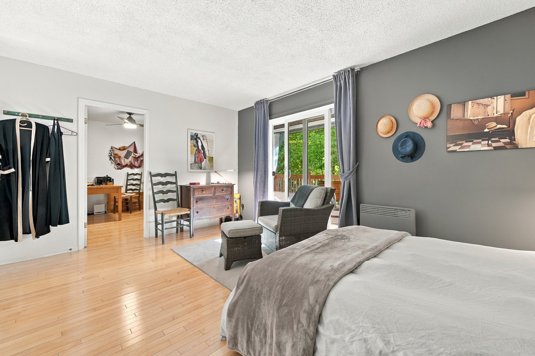 









1397


Rue du Bourg-du-Lac

,
Sainte-Adèle,




QC
J8B3A2

