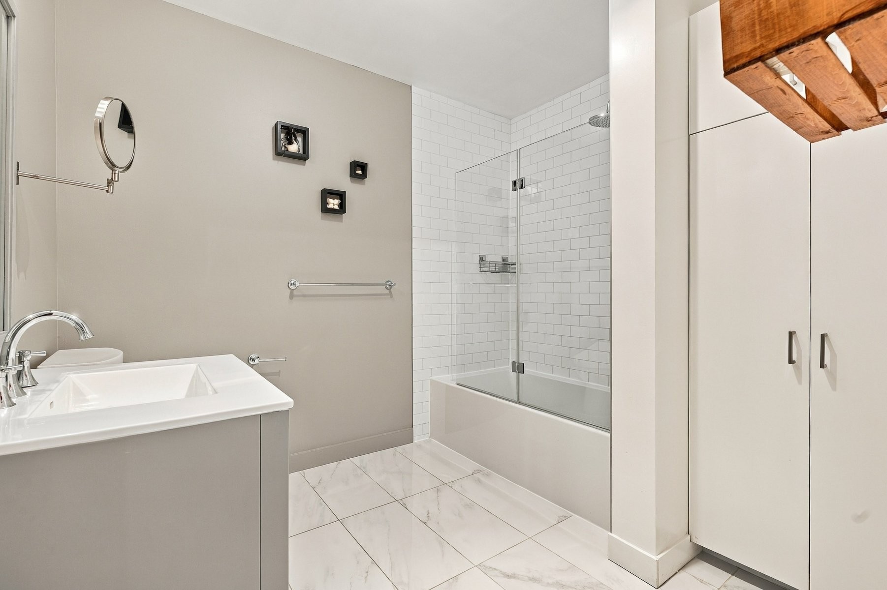 









1397


Rue du Bourg-du-Lac

,
Sainte-Adèle,




QC
J8B3A2

