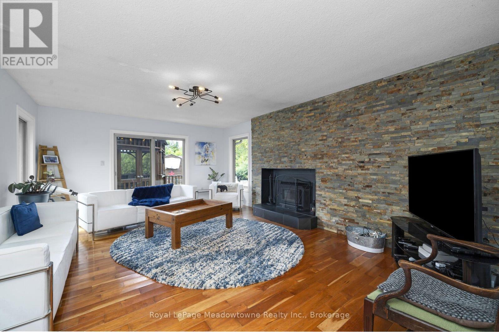 












13306 SIXTH LINE NASSAGAWEYA

,
Milton (NA Rural Nassagaweya),




Ontario
L7J2L7

