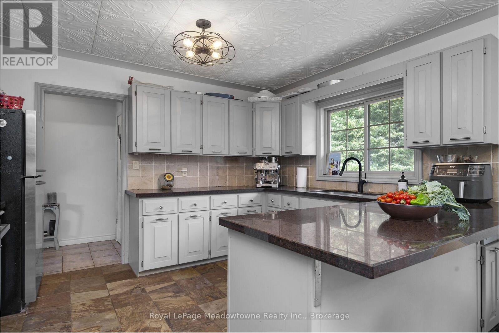 












13306 SIXTH LINE NASSAGAWEYA

,
Milton (NA Rural Nassagaweya),




Ontario
L7J2L7

