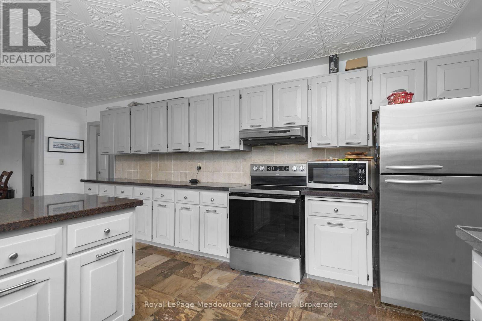












13306 SIXTH LINE NASSAGAWEYA

,
Milton (NA Rural Nassagaweya),




Ontario
L7J2L7

