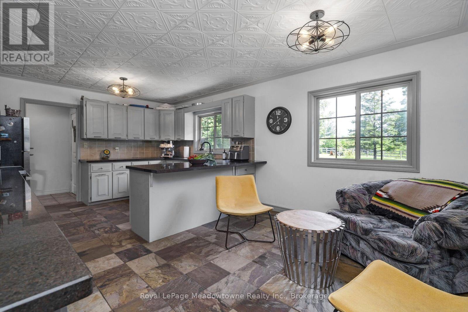 












13306 SIXTH LINE NASSAGAWEYA

,
Milton (NA Rural Nassagaweya),




Ontario
L7J2L7

