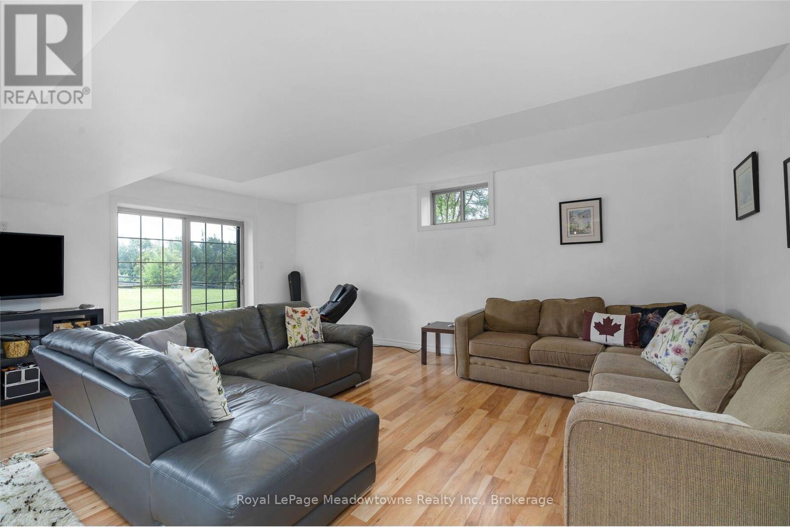 












13306 SIXTH LINE NASSAGAWEYA

,
Milton (NA Rural Nassagaweya),




Ontario
L7J2L7

