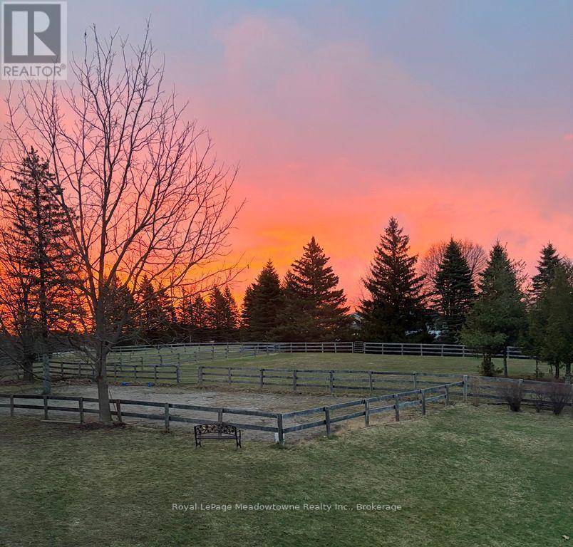 












13306 SIXTH LINE NASSAGAWEYA

,
Milton (NA Rural Nassagaweya),




Ontario
L7J2L7

