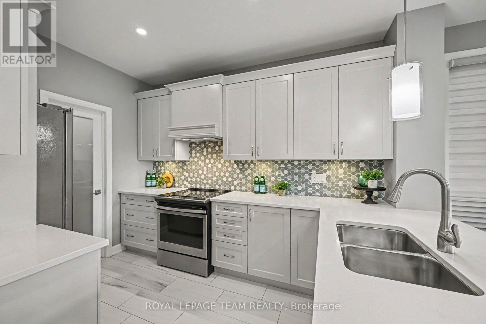 












14 BERRYMAN STREET

,
Carleton Place,




Ontario
K7C0H6

