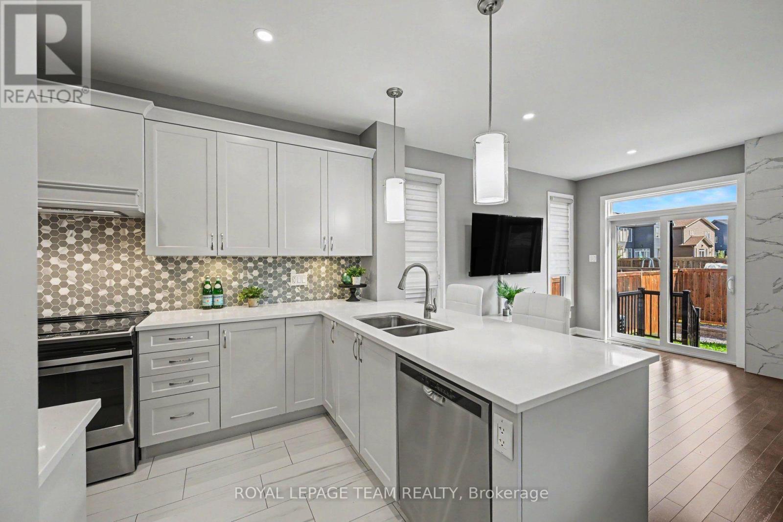 












14 BERRYMAN STREET

,
Carleton Place,




Ontario
K7C0H6

