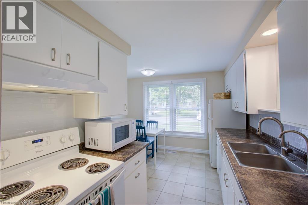












426A DUNVEGAN Drive

,
Waterloo,




Ontario
N2K2C7

