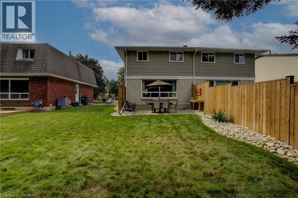 












426A DUNVEGAN Drive

,
Waterloo,




Ontario
N2K2C7

