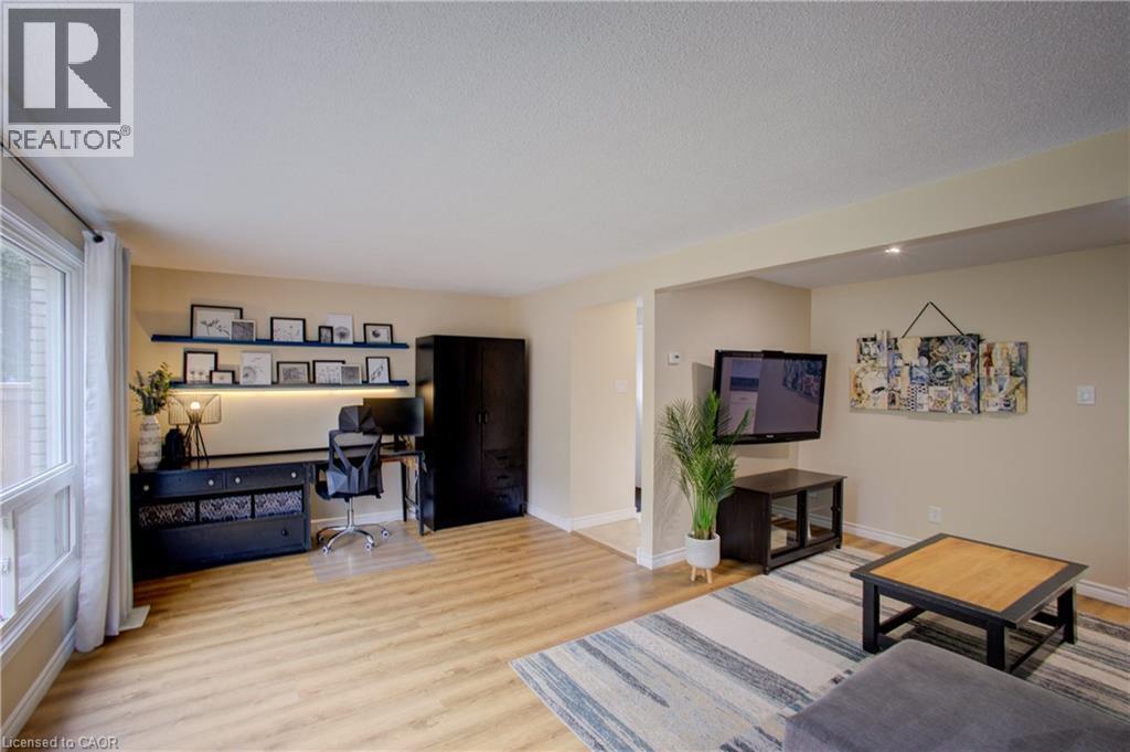 












426A DUNVEGAN Drive

,
Waterloo,




Ontario
N2K2C7

