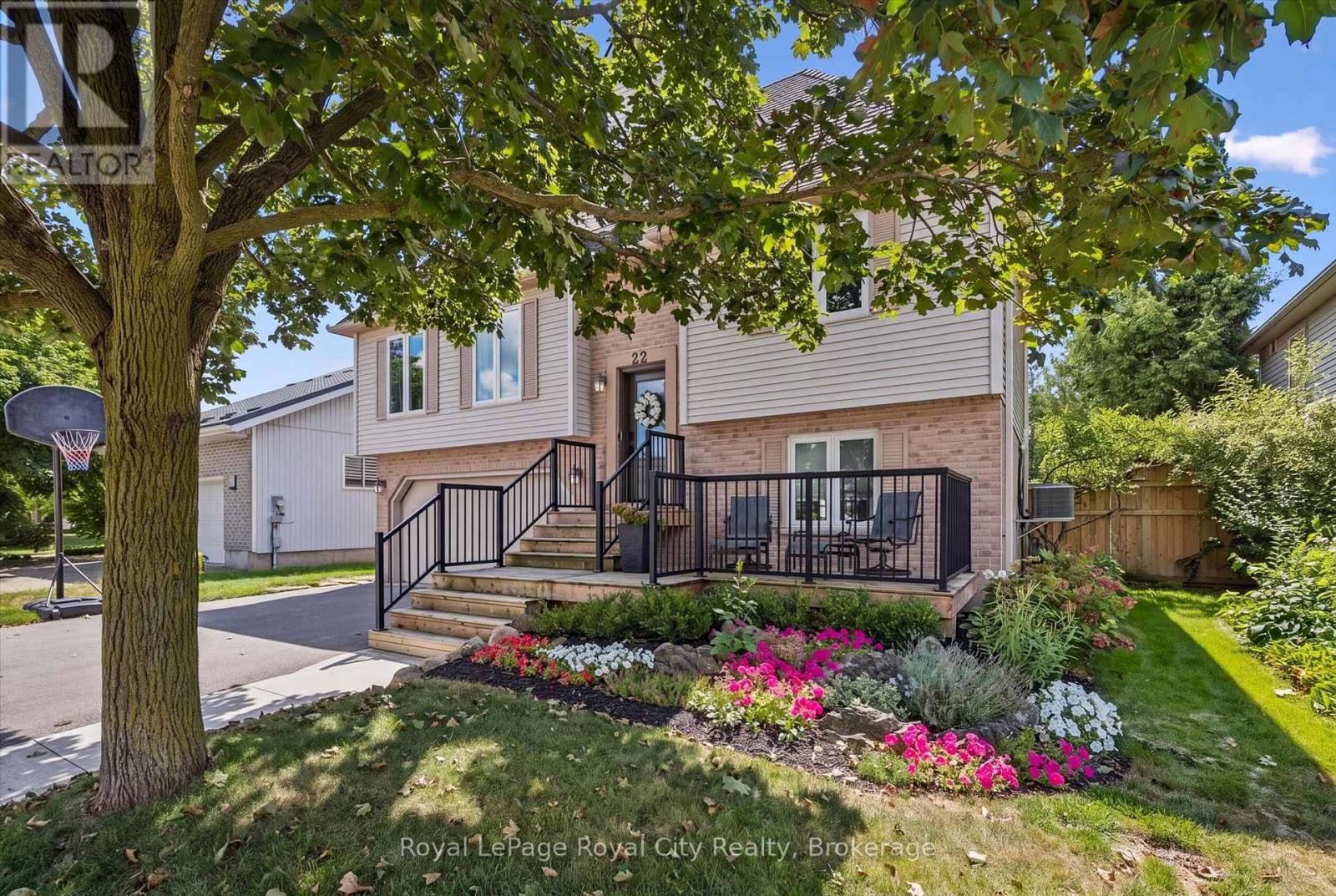 












22 PACIFIC PLACE

,
Guelph (Dovercliffe Park/Old University),




Ontario
N1G4R6

