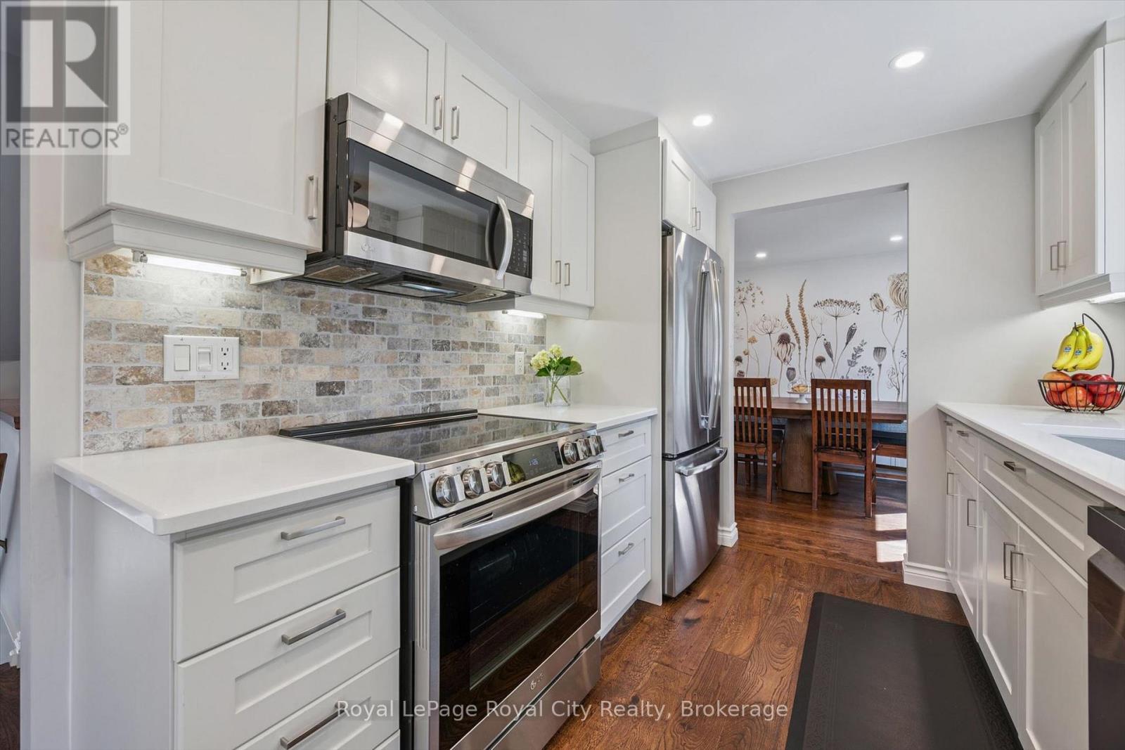 












22 PACIFIC PLACE

,
Guelph (Dovercliffe Park/Old University),




Ontario
N1G4R6

