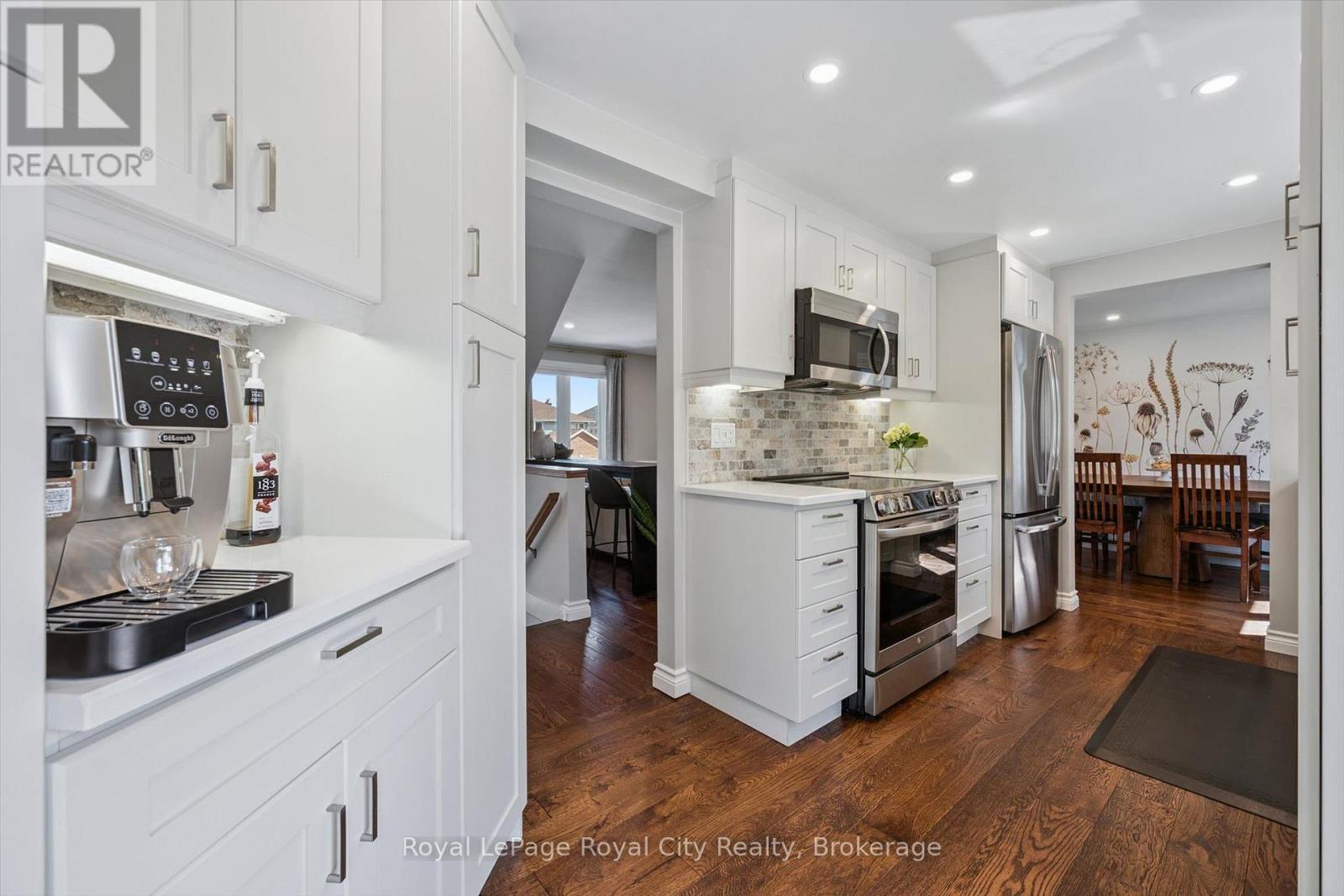 












22 PACIFIC PLACE

,
Guelph (Dovercliffe Park/Old University),




Ontario
N1G4R6

