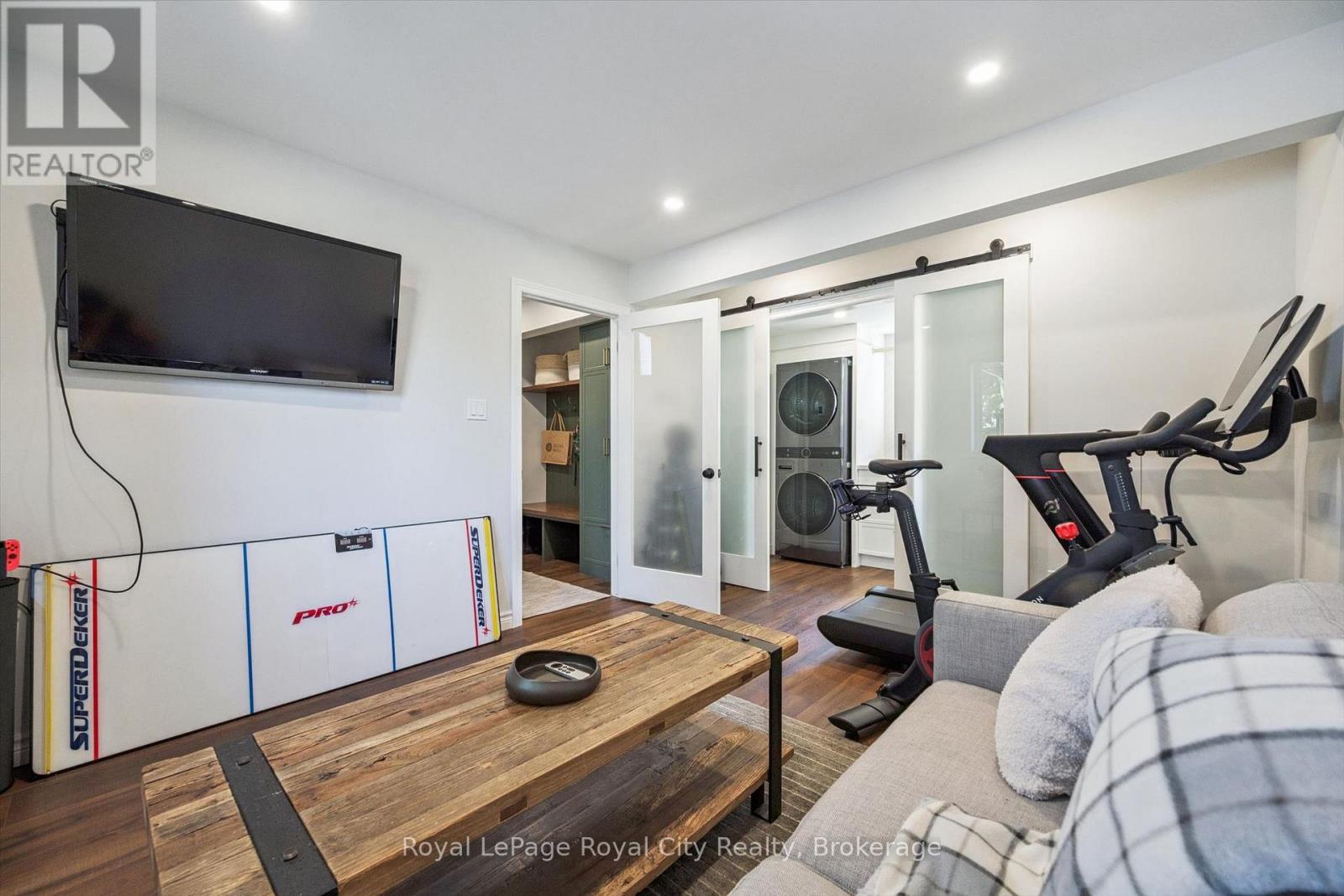 












22 PACIFIC PLACE

,
Guelph (Dovercliffe Park/Old University),




Ontario
N1G4R6

