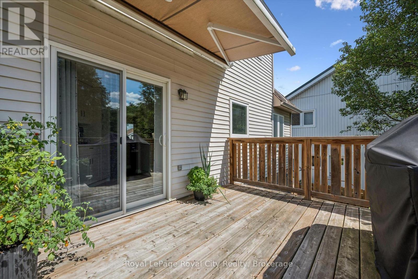












22 PACIFIC PLACE

,
Guelph (Dovercliffe Park/Old University),




Ontario
N1G4R6

