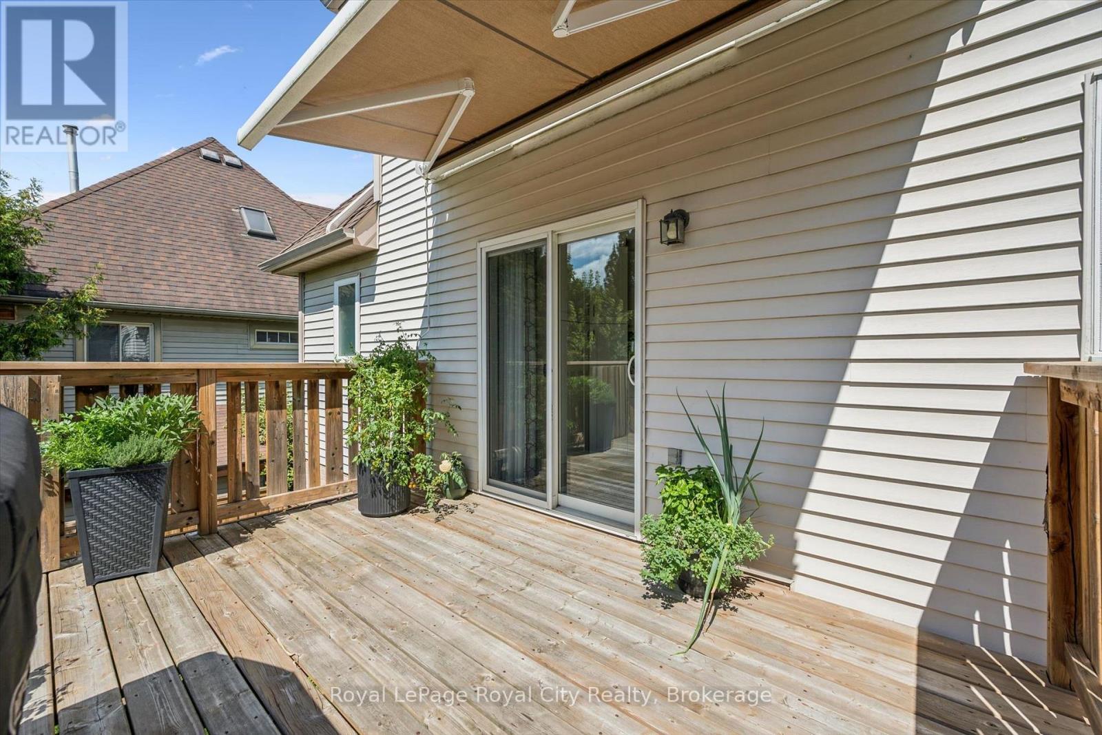 












22 PACIFIC PLACE

,
Guelph (Dovercliffe Park/Old University),




Ontario
N1G4R6

