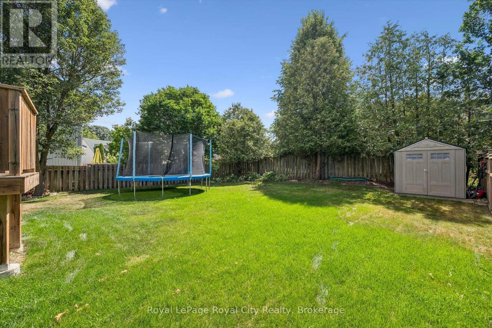 












22 PACIFIC PLACE

,
Guelph (Dovercliffe Park/Old University),




Ontario
N1G4R6

