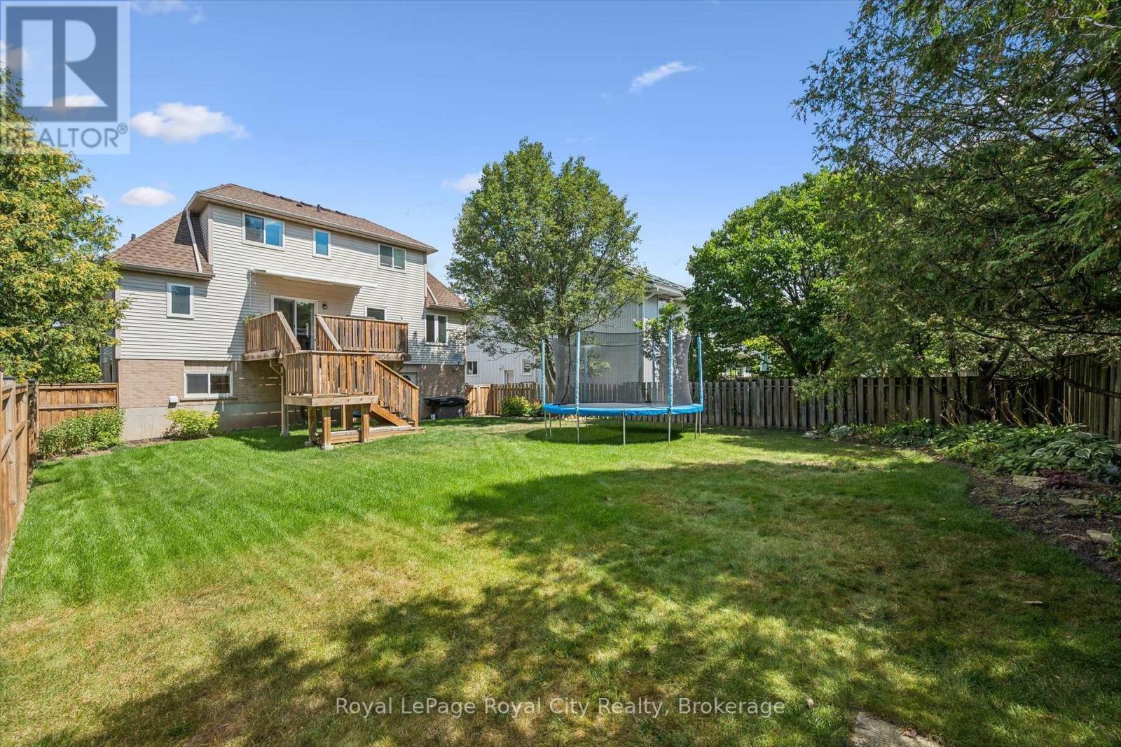 












22 PACIFIC PLACE

,
Guelph (Dovercliffe Park/Old University),




Ontario
N1G4R6

